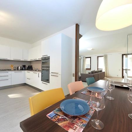 מאלצ'סינה Lake Front Casa Christina מראה חיצוני תמונה